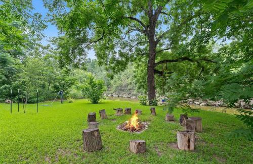 University Hills House | Very Cozy Home On a Creek - Sleeps 8