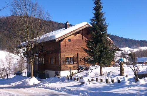 Baretswil Apartment | very friendly 2 -1/2-room apartment on the farm in beautiful nature