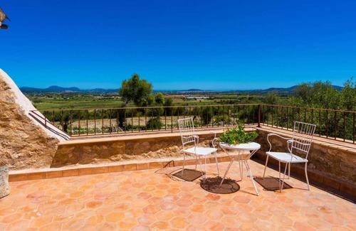 Vilafranca de Bonany Villa | Very huge finca in traditional architectural style