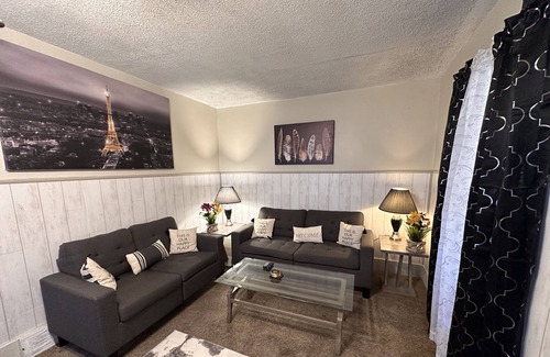 Lincoln House | Very large 1 bedroom house with hot tub very roomy