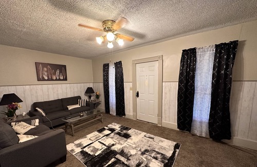 Lincoln House | Very large 1 bedroom house with hot tub very roomy