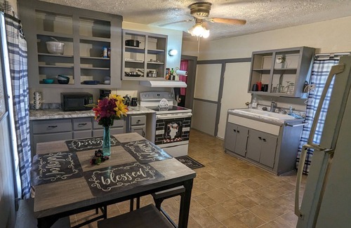 Lincoln House | Very large 1 bedroom house with hot tub very roomy