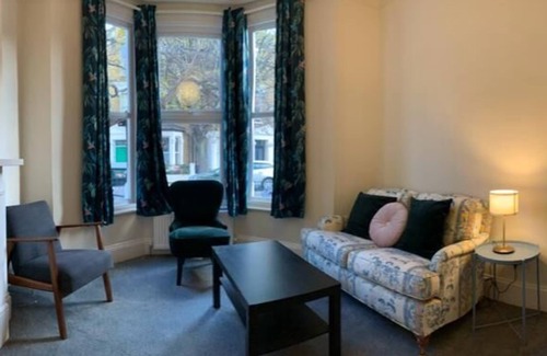 Vauxhall House | Very Large and Splendid Terrace House in London