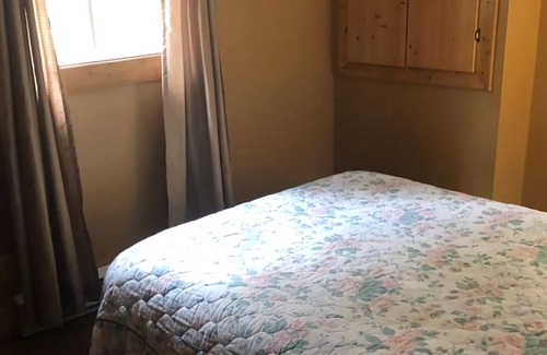 Bouchette Ski Chalet | Very large secluded waterfront cottage