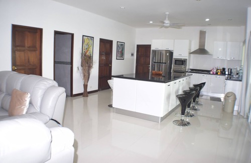 Rawai Villa | Very large Villa suitable for a large group up to 10 people or even 2 families