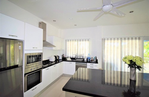 Rawai Villa | Very large Villa suitable for a large group up to 10 people or even 2 families