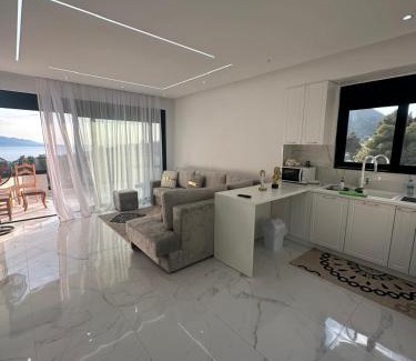 Mbrostar-Urë Apartment | Very luxuri 2 bedroom apartment sea view