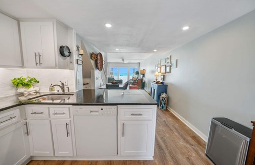 Sunnyside Condo | Very Merry! Gulf front corner unit, west end 2/2 New Remodel, Fantastic!