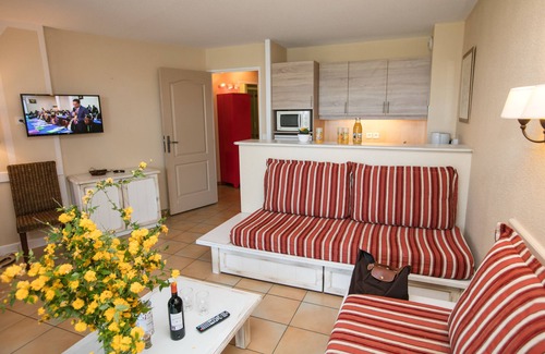 Behobie Apartment | Very nice apartment on the ground floor in front of the swimming pool, with beautiful sea view