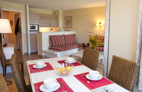 Behobie Apartment | Very nice apartment on the ground floor in front of the swimming pool, with beautiful sea view