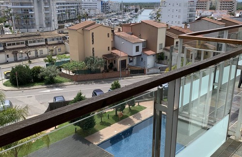 Santa Margarida Apartment | very nice apartment with canal view + roof top of 60 m2