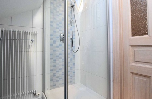 Corbion Cottage | Very Nice Holiday Home Located on a Large Secured Park