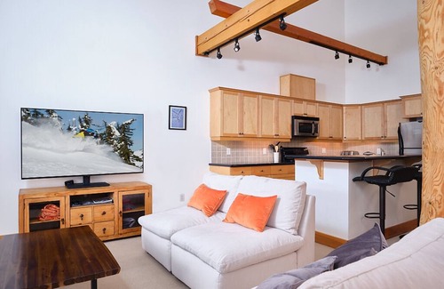 Rossland Condo | Very nicely appointed 3 Bedroom, 2 Bath Condo. Sleeps 8
