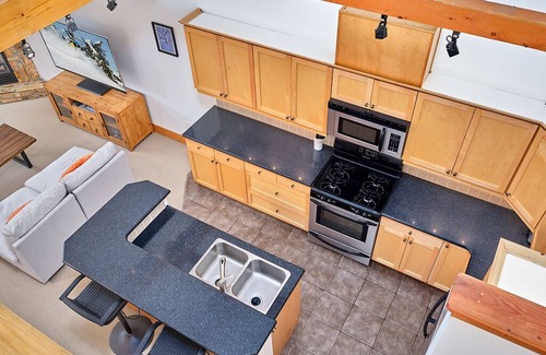 Rossland Condo | Very nicely appointed 3 Bedroom, 2 Bath Condo. Sleeps 8