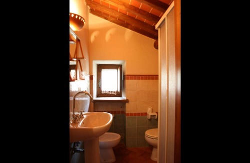 Arezzo Villa | Very old stone farmhouse perfect for 5 persons with private garden and pool. Completely fenced plot.
