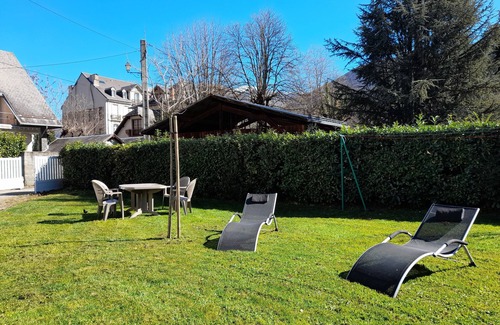 Bagneres-de-Luchon House | Very pleasant garden apartment completely renovated pets welcome