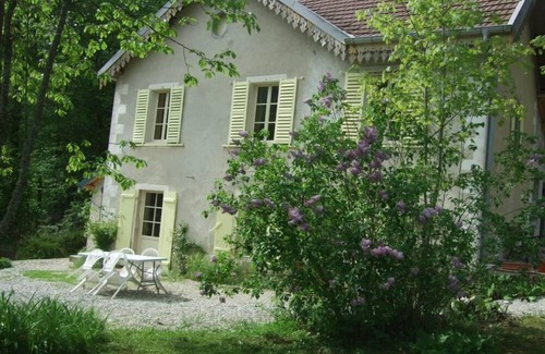 Scey-Maisieres House | Very pretty house on the edge of the forest with wooded park 3mn from Ornans