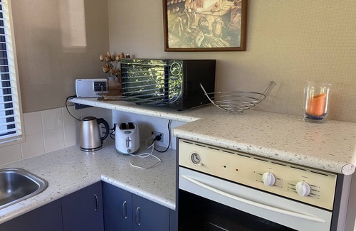 Papamoa Beach House | Very private 1 bedroom modern flat bordering reserve in very quite cul-de-sac
