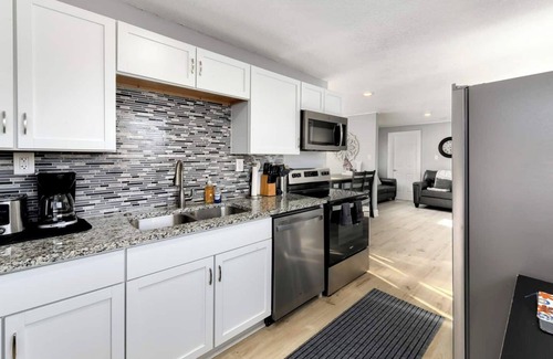 Sugar Creek House | Very Quiet | 15M -> Dntwn | Hidden Gem | 910 Mbps