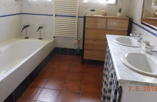 Ascain House | Very quiet family house with garden, near the center and at the foot of the Rhune