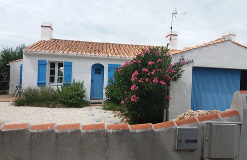 Noirmoutier-en-l'Ile House | Very quiet location, 5 minutes from the beach/10 minutes from shops by bike, large garden with castle view/Wifi.