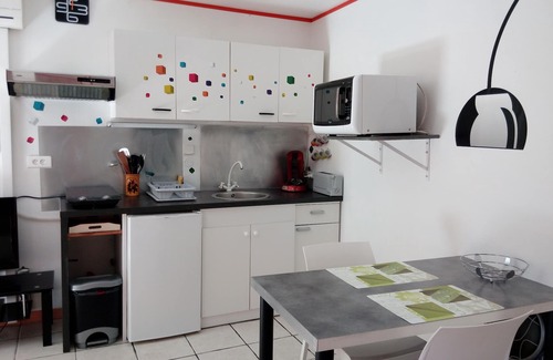 Sevrier Apartment | very quiet studio fully equipped 500 m from the lake with barbecue, garden furniture