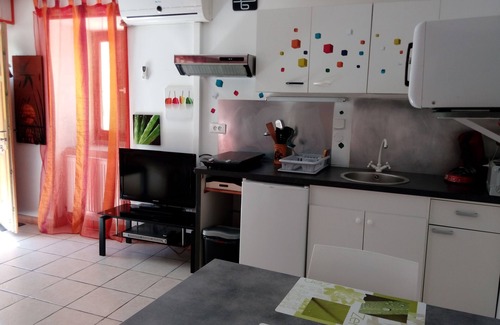 Sevrier Apartment | very quiet studio fully equipped 500 m from the lake with barbecue, garden furniture