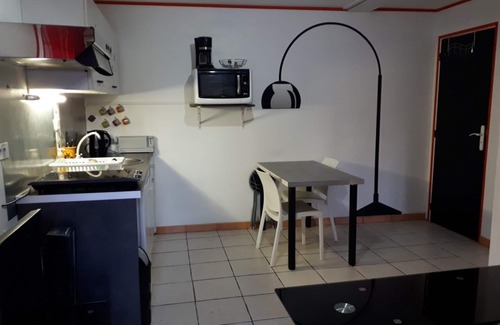 Sevrier Apartment | very quiet studio fully equipped 500 m from the lake with barbecue, garden furniture