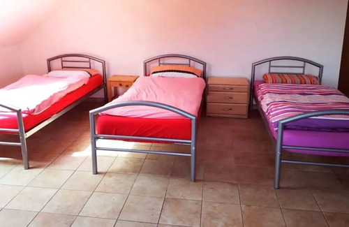 Niederzwehren Apartment | very spacious fitter company family accommodation