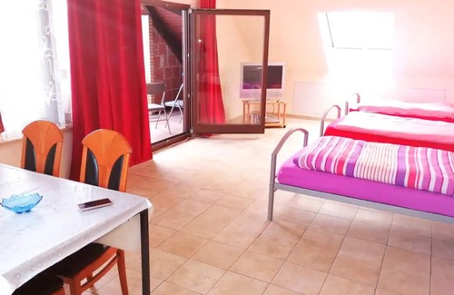 Niederzwehren Apartment | very spacious fitter company family accommodation