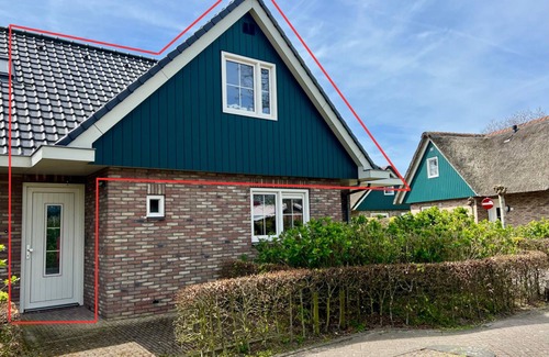 Sint Maartensvlotbrug House | Very spacious and tastefully furnished 3-person apartment near the forest, beach and sea with free WIFI, in a quiet, green and small-scale holiday park.