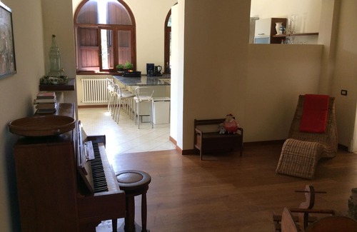 Tirrenia Villa | Very spacious villa in Tuscany with large garden. Beach and golf course within walking distance
