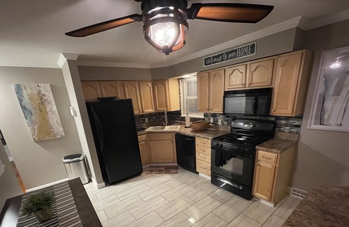 Overland House | Very stylish 3-Bedroom unit in safe neighborhood