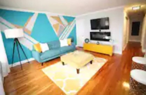 Overland House | Very stylish 3-Bedroom unit in safe neighborhood