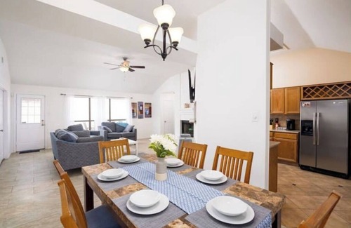 Wetmore House | Veteran owned 3-bdrm king bed by six flags/seaworl