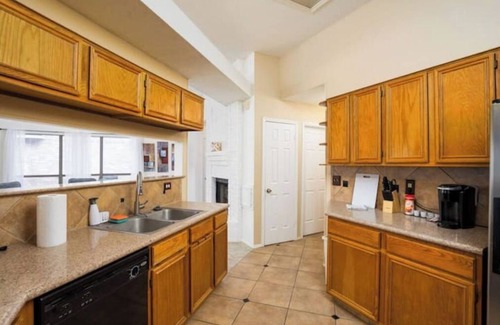 Wetmore House | Veteran owned 3-bdrm king bed by six flags/seaworl