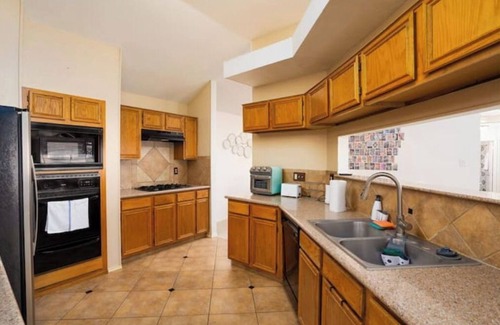 Wetmore House | Veteran owned 3-bdrm king bed by six flags/seaworl