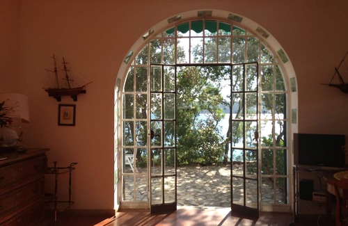 Capoliveri Apartment | VILLA PINETA - Beautiful house by the sea with direct access to the beach 9 beds