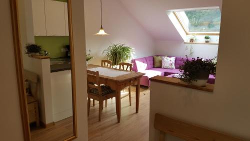 Lana Apartment | viaDolceVita - Grüne Gästewohnung