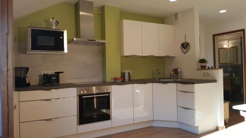 Lana Apartment | viaDolceVita - Grüne Gästewohnung
