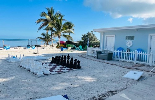 Marathon Cabin | Viamarhe Cabin-Private beach, Kayak, yard games