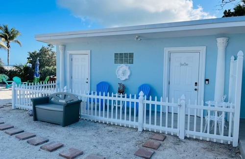Marathon Cabin | Viamarhe Cabin-Private beach, Kayak, yard games
