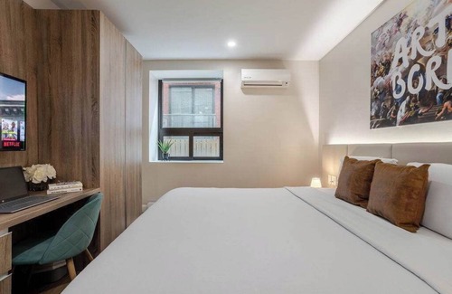 Gay Village Hotel | Vibe King – Heart of Montreal