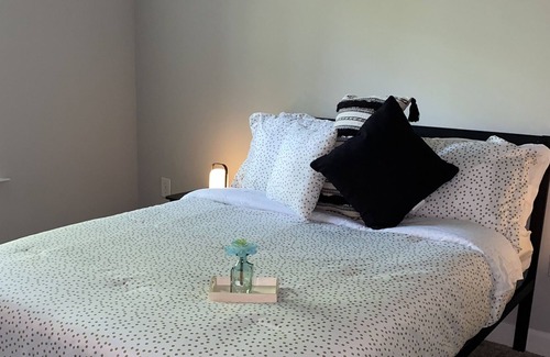 Dunwoody Apartment | VIBES:2bd/2bth| Extra: Tesla Rental Available