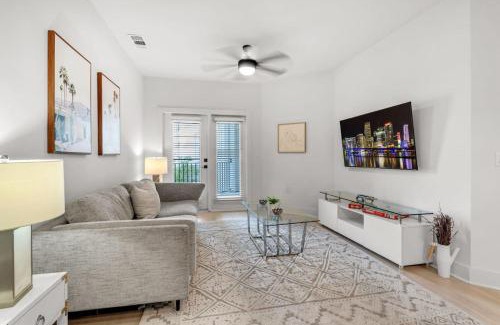 Ruskin Apartment | Vibrant 1 Bedroom Paradise Pool and Gym Bliss