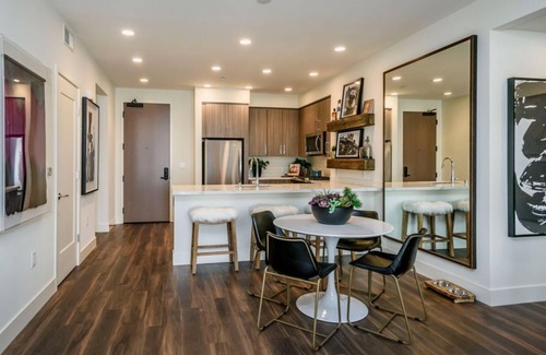 Heritage District Condo | Vibrant 2BR Condo in Flats At Cityline