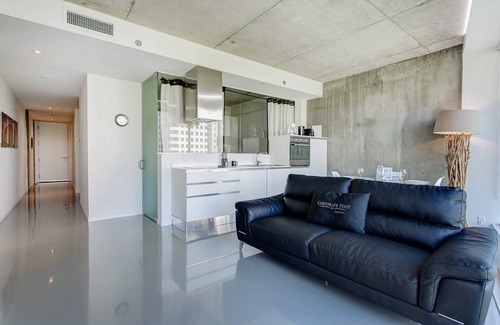 International District Apartment | Vibrant 2BR- Near Old Montreal w/Hot tub