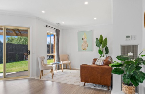 Mornington House | Vibrant 4-Bedroom Home with Outdoor Firepit