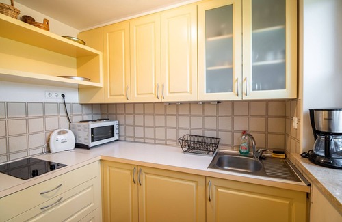 Ivancna Gorica House | Vibrant and Elegant Residence with Hot-Tub - Two Bedroom Holiday Home with Hot-Tub