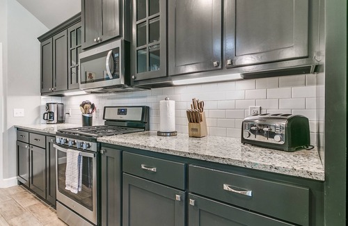 Edmond House | Vibrant and Fun in Cul De Sac